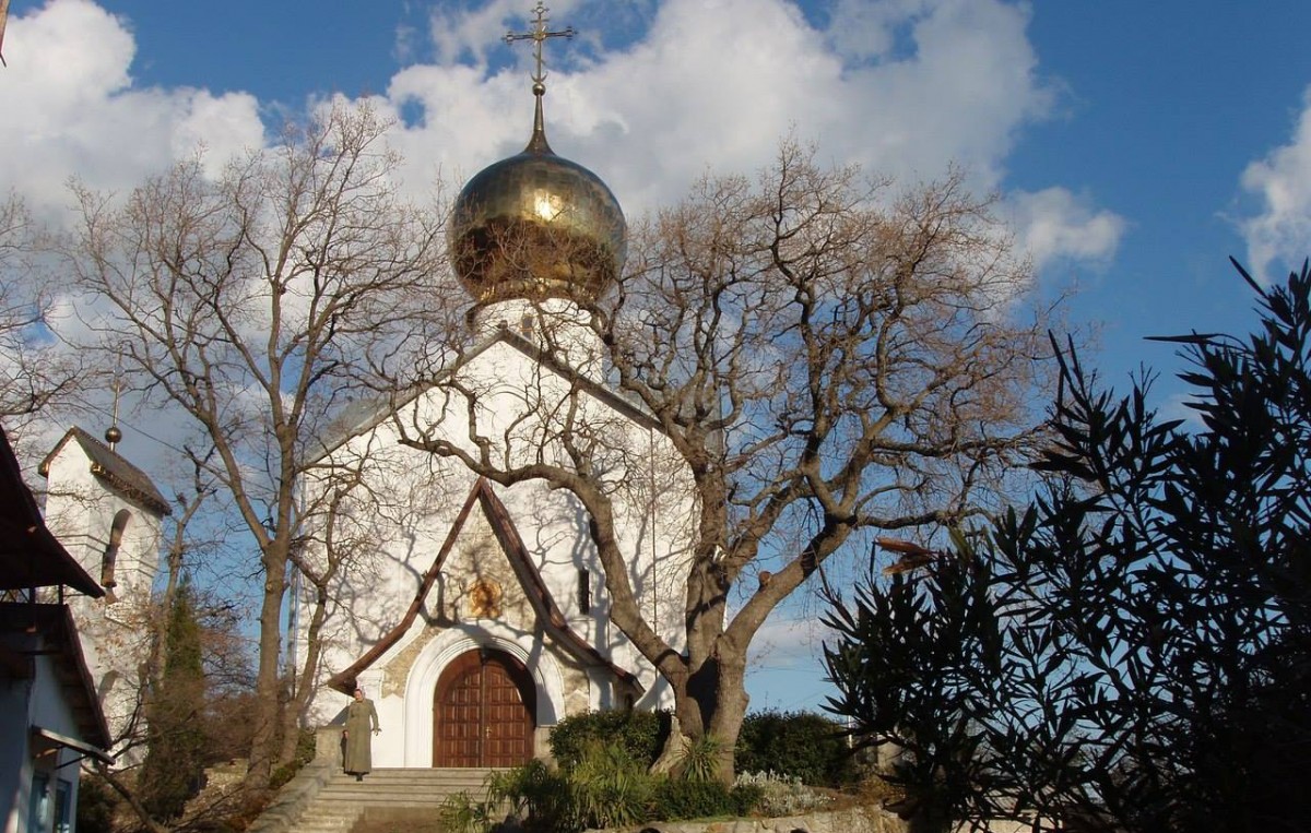 Церковь Николая Чудотворца и Александры Римской (Массандра, Крым)