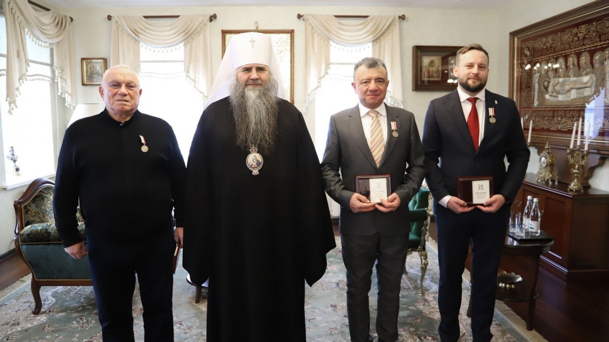 Награждение архиерейскими наградами А.С. Куликова, А.А. Саркисяна и С.Л. Гомзикова в резиденции митрополита Нижегородского и Арзамасского Георгия при Александро-Невском кафедральном соборе