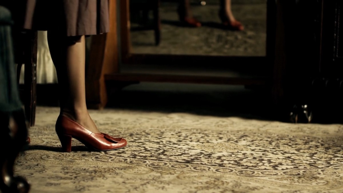 Кадр из художественного фильма «Туфельки» (2012)
