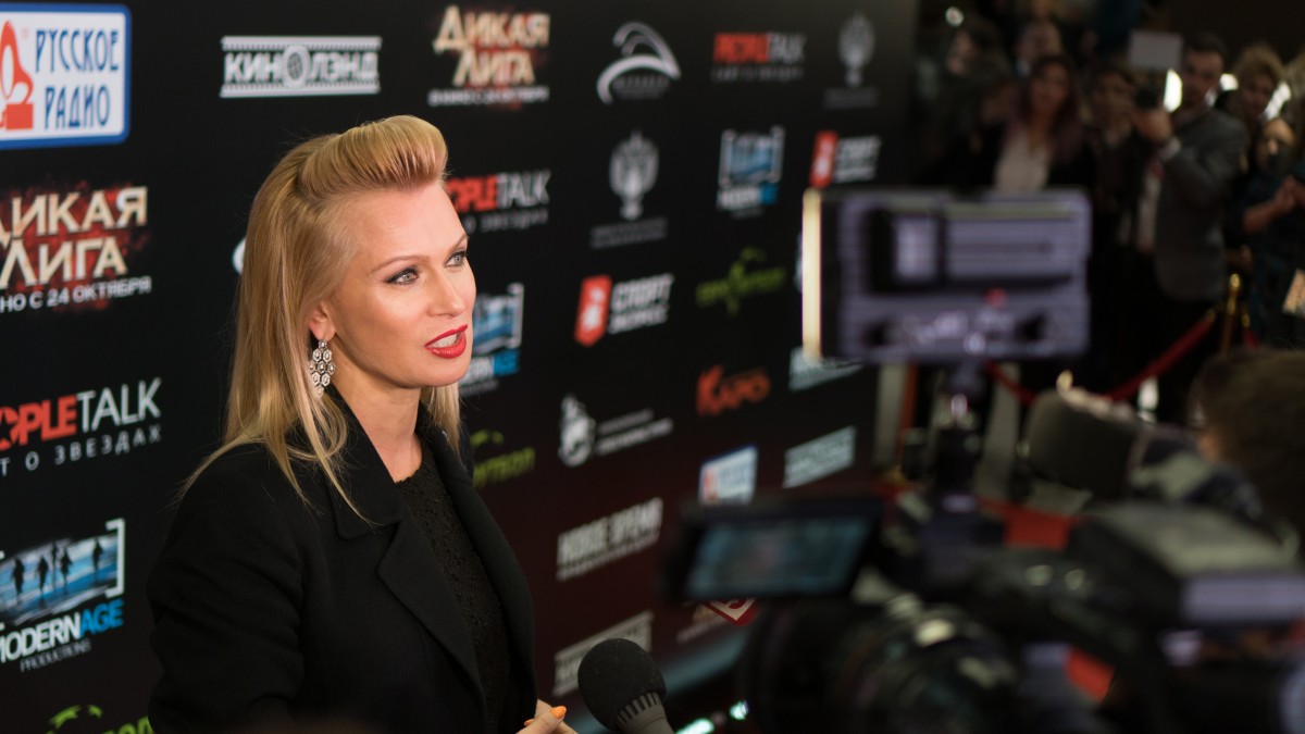 Актриса Олеся Судзиловская на премьере фильма «Дикая Лига»