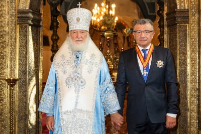 Патриарх Московский и всея Руси Кирилл в Успенском соборе Московского кремля вручил главе «Союза Маринс Групп» А. А. Саркисяну орден Даниила Московского