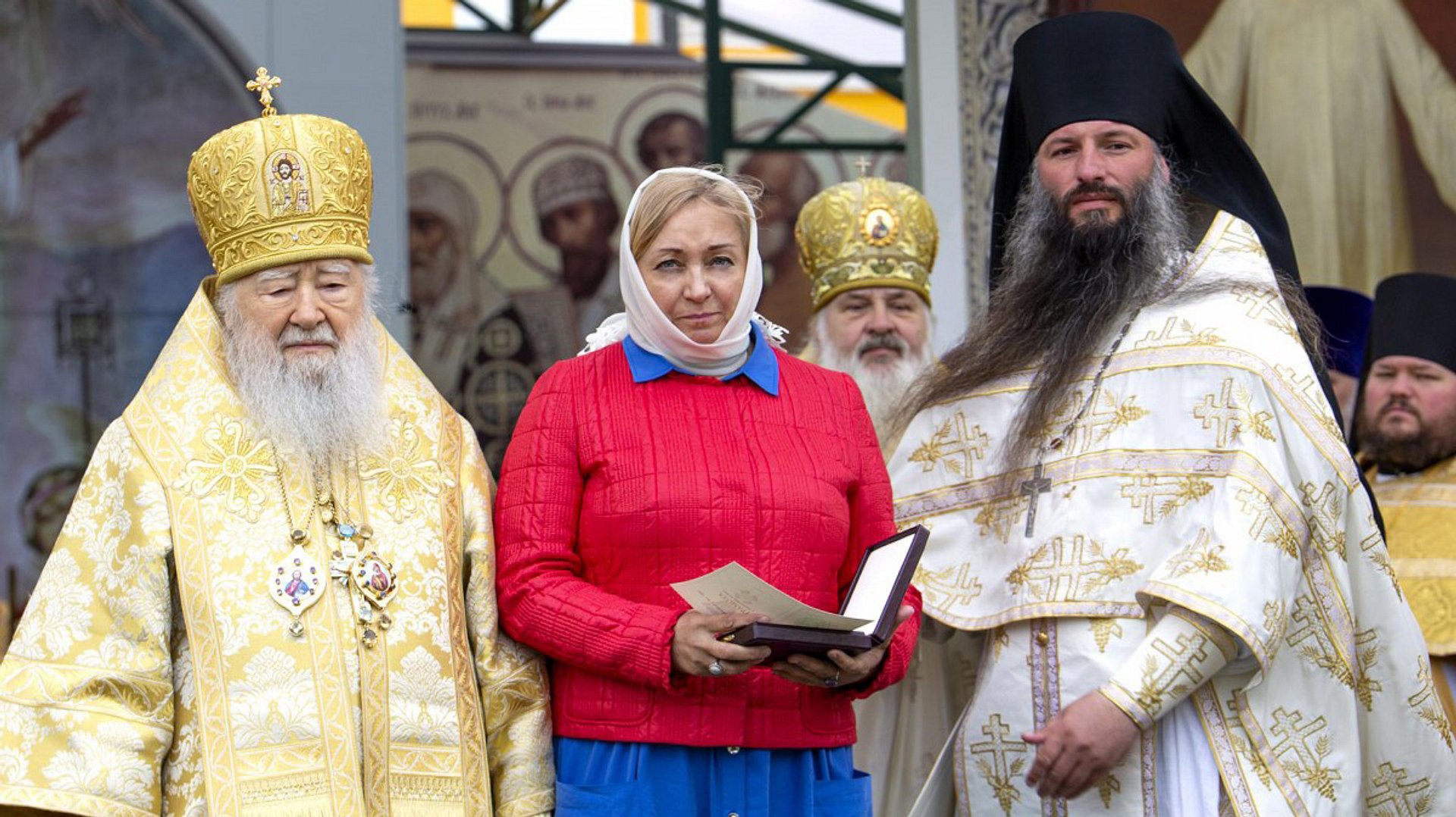 В день празднования 505-летия со дня основания Вознесенской Давидовой пустыни и 25-летия возобновления монашеской жизни в обители Митрополит Крутицкий и Коломенкий Ювеналий вручил высокие награды Русской Православной Церкви труженикам и благотворителям монастыря. В их числе руководители компании «Союз Маринс Групп» Галина Отделкина и Альберт Саркисян